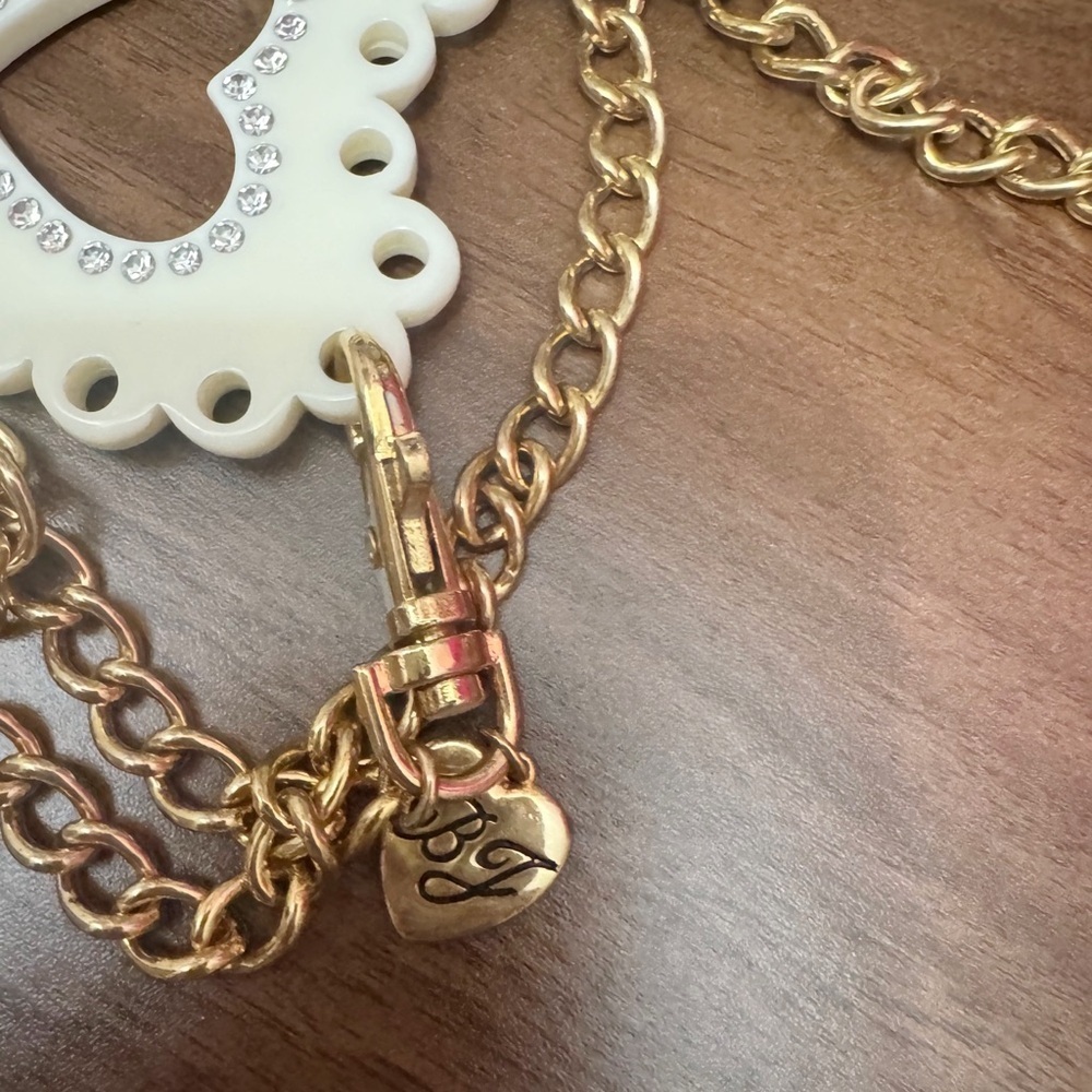 Betsey Johnson Acrylic Heart Necklace W/ Rhinestones Collectible Statement Y2K - Picture 5 of 8